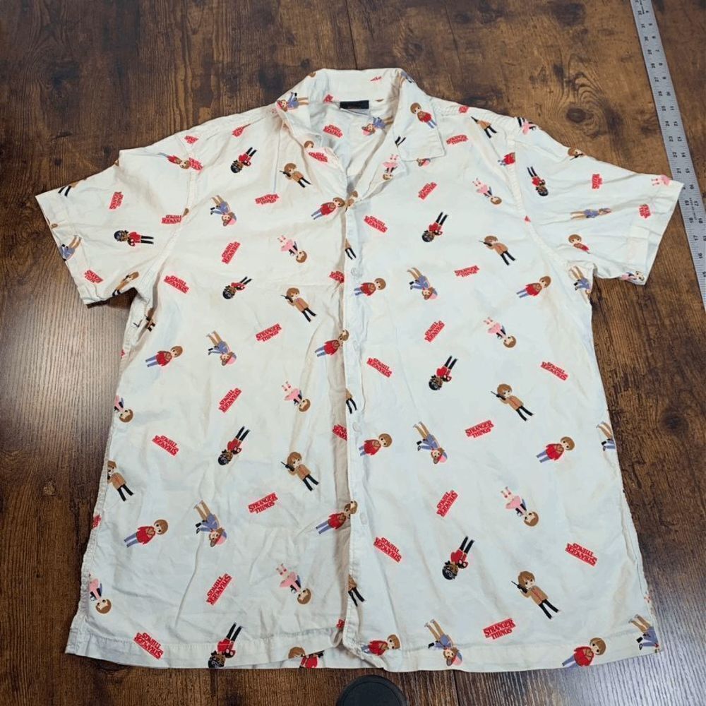 Netflix Stranger Things Men's Hopper Short Sleeve Button Up‎ Shirt Size Large